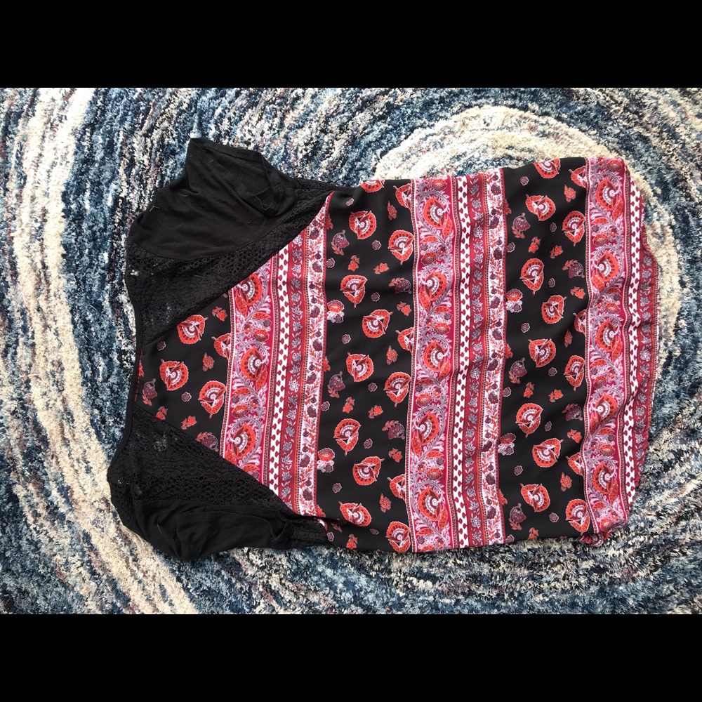 Back Designed Top - Picture 2 of 3